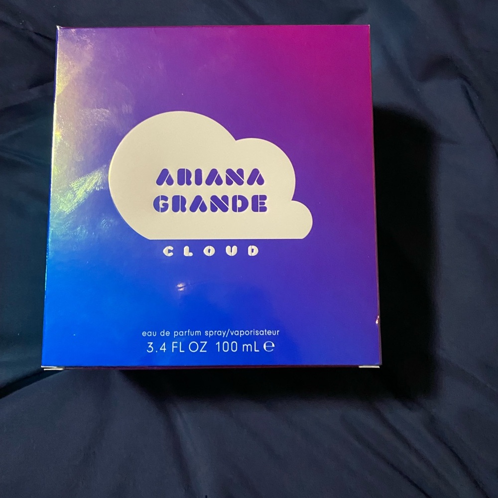 Ariana Grande Cloud Fragrance Box in Blue and Purple